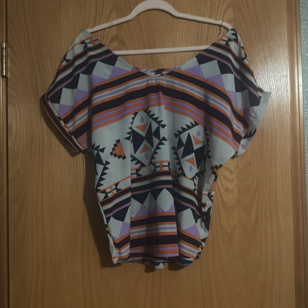 Aztec women’s shirt size medium - Picture 4 of 5